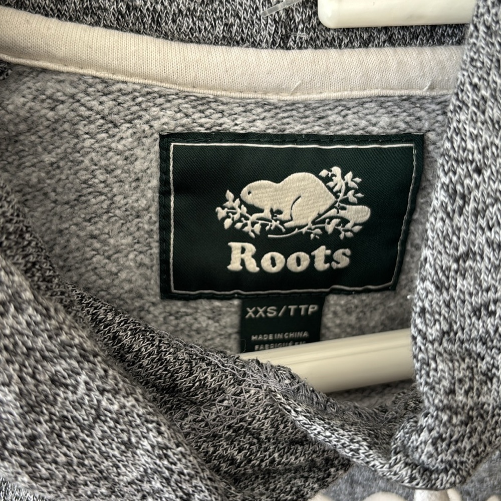 Rare salt and pepper Roots maskoka sweater. - Picture 5 of 5
